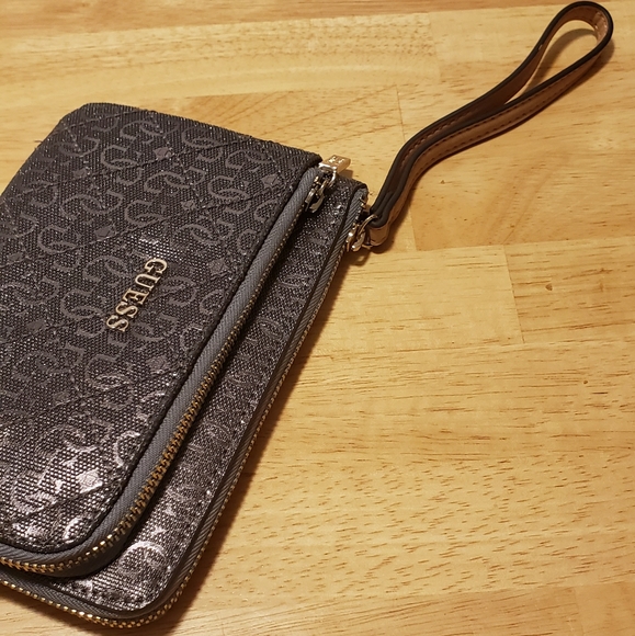 NWOT Guess wristlet wallet - Picture 4 of 7